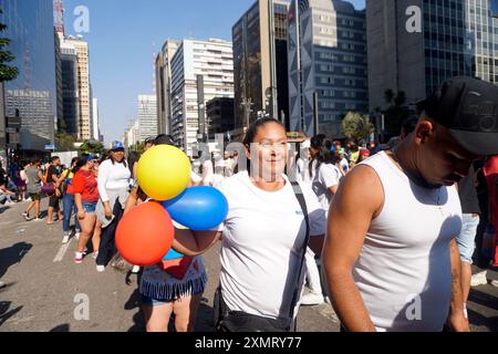 I cittadini venezuelani che vivono in Brasile partecipano a una protesta contro i risultati elettorali il 29 luglio 2024 su Paulista Avenue a São Paolo. (Photo Faga/Sipa USA) credito: SIPA USA/Alamy Live News Foto Stock