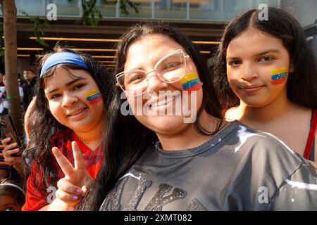 I cittadini venezuelani che vivono in Brasile partecipano a una protesta contro i risultati elettorali il 29 luglio 2024 su Paulista Avenue a São Paolo. (Photo Faga/Sipa USA) credito: SIPA USA/Alamy Live News Foto Stock