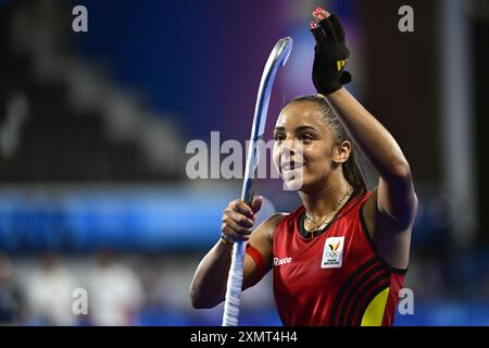 Parigi, Francia. 29 luglio 2024. Il belga Ambre Ballenghien festeggia dopo aver vinto una partita di hockey tra la Francia e la nazionale belga, le Pantere rosse, partita 2 nella piscina femminile A ai Giochi Olimpici di Parigi 2024, lunedì 29 luglio 2024 a Parigi, in Francia. I Giochi della XXXIII Olimpiade si svolgono a Parigi dal 26 luglio all'11 agosto. La delegazione belga conta 165 atleti in 21 sport. BELGA FOTO DIRK WAEM credito: Belga News Agency/Alamy Live News Foto Stock