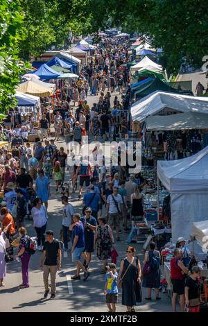 Mercatino delle pulci al festival estivo della Gruga di Essen, fiera di 10 giorni alla Messe Essen, con uno dei più grandi mercatini delle pulci della NRW, Germania, Foto Stock