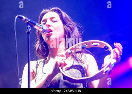 I Mysterines suonano sul Leadmill Stage al Tramlines 2024 Foto Stock