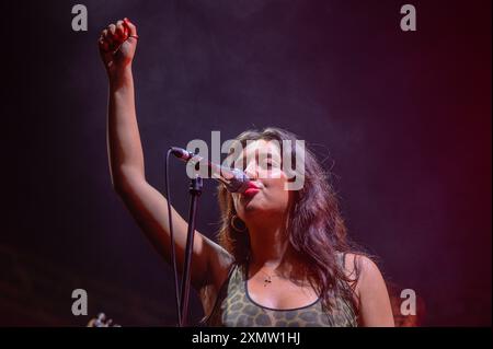 I Mysterines suonano sul Leadmill Stage al Tramlines 2024 Foto Stock