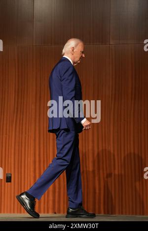 Austin Texas USA, luglio 29 2024: Il presidente degli Stati Uniti JOE BIDEN esce dal palco dopo aver tenuto un discorso alla LBJ Presidential Library per commemorare il 60° anniversario della legge sui diritti civili. Credito: Pool/Bob Daemmrich Foto Stock