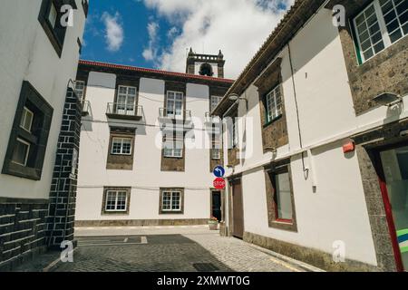 Portas da Cidade, il simbolo della città di Ponta Delgada nell'isola di Sao Miguel nelle Azzorre, Portogallo. Foto di alta qualità Foto Stock