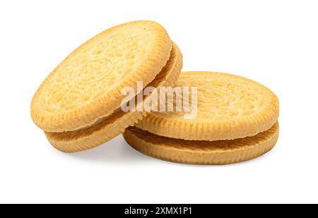 Gustosi biscotti sandwich con panna isolata su sfondo bianco con percorso di ritaglio Foto Stock