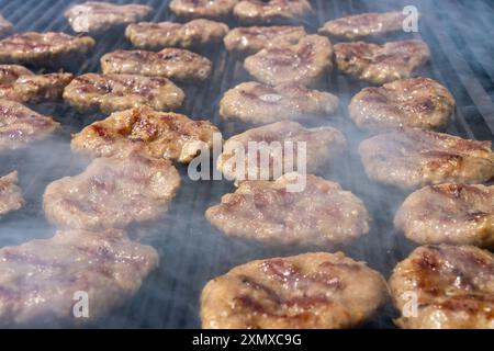 Polpette turche affumicate cotte al barbecue Foto Stock