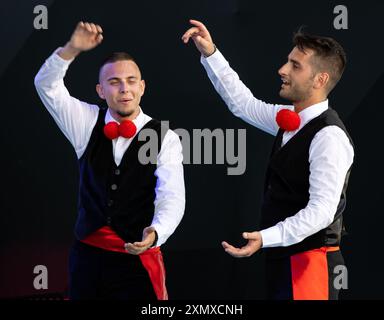 Istanbul, Turchia 06 giugno 2024: Gruppo di danza folcloristica siciliana che balla con i loro costumi tradizionali al festival culturale di Istanbul Foto Stock