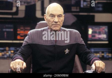 STAR TREK: NEMESIS 2002 film della Paramount Pictures con Patrick Stewart nel ruolo del capitano Picard Foto Stock