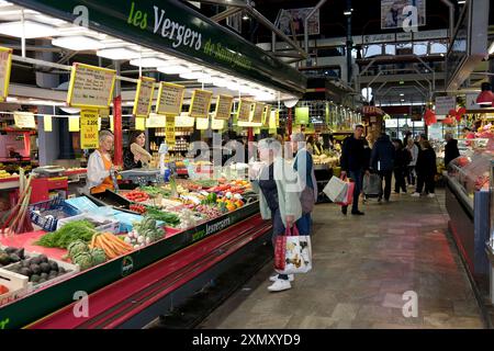 Mercato al coperto a Troyes in Francia Foto Stock