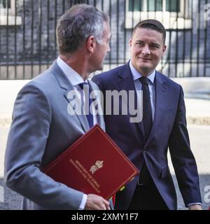 Londra, Regno Unito. 29 luglio 2024. Peter Kyle, Segretario di Stato per la Scienza, l'innovazione e la tecnologia, deputato Hove e Portslade, Wes Streeting, Segretario della Sanità, deputato Ilford North. I ministri del governo del Partito laburista partecipano alla riunione del gabinetto a Downing Street, Londra, Regno Unito. Credito: Imageplotter/Alamy Live News Foto Stock