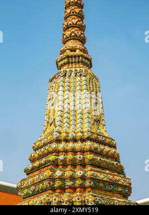 Dettagli architettonici - Chedi stupa, complesso Wat Pho, Bangkok, Thailandia Foto Stock