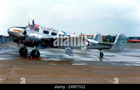 Faggio C-45G Expeditor G-BSZC - 51-11701 Foto Stock