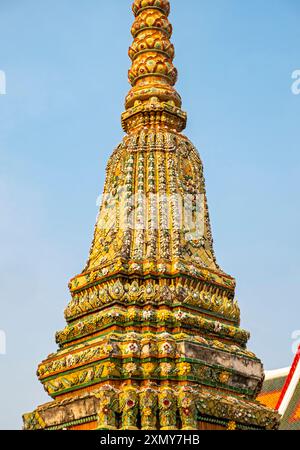 Dettagli architettonici - Chedi stupa, complesso Wat Pho, Bangkok, Thailandia Foto Stock