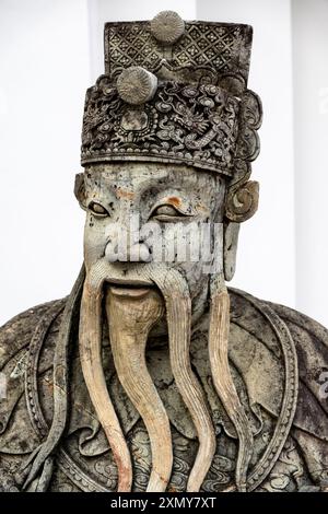 Figura di guardiano cinese al complesso Wat Pho, Bangkok, Thailandia Foto Stock