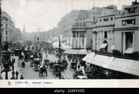 Una trafficata Regent Street, Londra Foto Stock