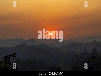 Tramonto sulle colline, Chittagong Division, Rangamati Sadar, Bangladesh Foto Stock