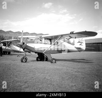 Piper PA-22 Tri-Pacer EI-AKY Foto Stock