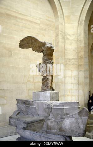 Nike, museo del Louvre, Parigi, Francia, Europa Foto Stock