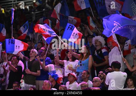 Parigi, Francia. 30 luglio 2024. Tifosi francesi nella foto alla competizione di judo ai Giochi Olimpici di Parigi 2024, martedì 30 luglio 2024 a Parigi, Francia. I Giochi della XXXIII Olimpiade si svolgono a Parigi dal 26 luglio all'11 agosto. La delegazione belga conta 165 atleti in 21 sport. BELGA PHOTO JASPER JACOBS credito: Belga News Agency/Alamy Live News Foto Stock