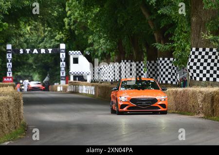 Genesis G70 Track taxi Nordschleife, primo sguardo, un'opportunità per vedere nuovi modelli e veicoli concept di produttori nuovi e affermati, Foto Stock