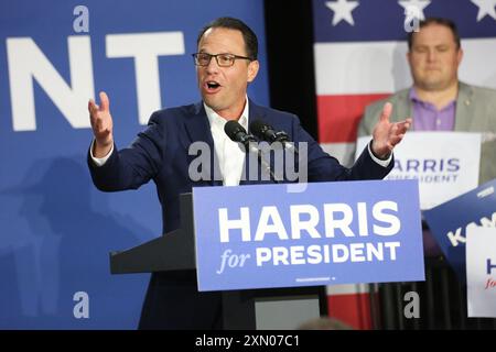 29 luglio 2024: I governatori Josh Shapiro e Gretchen Whitmer fotografati durante un evento della campagna Harris for President alla Wissahickon High School di Ambler, Pa 7-29-2024 Credit: Star Shooter/MediaPunch Foto Stock