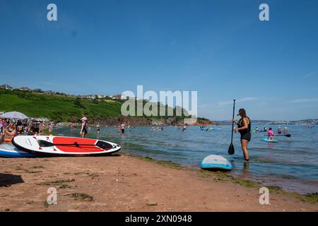 Broadsands, Devon, Regno Unito, 30 luglio 2024, è il giorno più caldo dell'anno nel Regno Unito, e le spiagge sono piene lungo la costa meridionale del Devon., Andrew Lalchan Photography/Alamy Live News Foto Stock