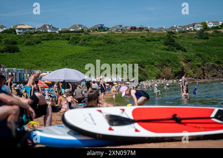 Broadsands, Devon, Regno Unito, 30 luglio 2024, è il giorno più caldo dell'anno nel Regno Unito, e le spiagge sono piene lungo la costa meridionale del Devon., Andrew Lalchan Photography/Alamy Live News Foto Stock