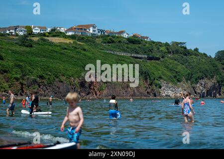 Broadsands, Devon, Regno Unito, 30 luglio 2024, è il giorno più caldo dell'anno nel Regno Unito, e le spiagge sono piene lungo la costa meridionale del Devon., Andrew Lalchan Photography/Alamy Live News Foto Stock