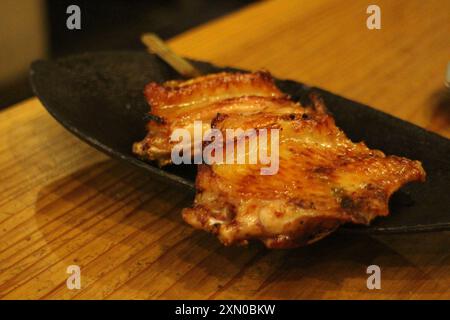 Yakitori : Tebasaki (ala di pollo) a Kyoto, Giappone Foto Stock