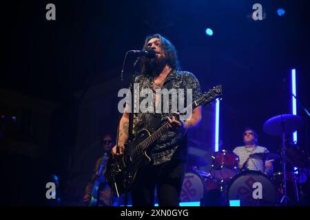 30 luglio 2024, Vallo della Lucania, Italia: Il gruppo rock e pop italiano le vibrazioni si esibisce dal vivo a Vallo della Lucania, Salerno, Italia per il loro ''Summer Tour 2024' (Credit Image: © Mariano Montella/Pacific Press via ZUMA Press Wire) SOLO PER USO EDITORIALE! Non per USO commerciale! Foto Stock