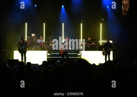 30 luglio 2024, Vallo della Lucania, Italia: Il gruppo rock e pop italiano le vibrazioni si esibisce dal vivo a Vallo della Lucania, Salerno, Italia per il loro ''Summer Tour 2024' (Credit Image: © Mariano Montella/Pacific Press via ZUMA Press Wire) SOLO PER USO EDITORIALE! Non per USO commerciale! Foto Stock