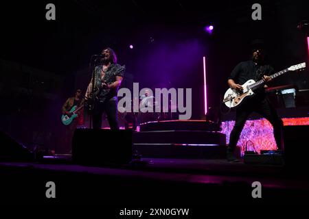 30 luglio 2024, Vallo della Lucania, Italia: Il gruppo rock e pop italiano le vibrazioni si esibisce dal vivo a Vallo della Lucania, Salerno, Italia per il loro ''Summer Tour 2024' (Credit Image: © Mariano Montella/Pacific Press via ZUMA Press Wire) SOLO PER USO EDITORIALE! Non per USO commerciale! Foto Stock