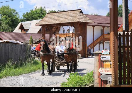 Villaggio di Breb nel cuore delle Maramures rurali, a 500 m sui monti Carpazi, dove l'autentica e affascinante semplicità della vita rurale rumena. Foto Stock