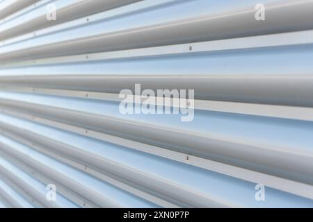 primo piano del rivestimento metallico di un edificio Foto Stock