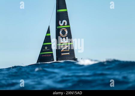 INEOS Britannia (GBR) barca 3 (classe AC75) prova di barca nel Mar Mediterraneo, Barcellona - Spagna. ©Paul Todd/OUTSIDEIMAGES. COM IMMAGINI ESTERNE Foto Stock