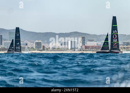 INEOS Britannia (GBR) barca 3 (classe AC75) prova di barca nel Mar Mediterraneo, Barcellona - Spagna. ©Paul Todd/OUTSIDEIMAGES. COM OUTSIDE IMAGES PHOT (IMMAGINI ESTERNE) Foto Stock