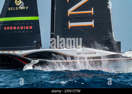 INEOS Britannia (GBR) barca 3 (classe AC75) prova di barca nel Mar Mediterraneo, Barcellona - Spagna. ©Paul Todd/OUTSIDEIMAGES. COM OUTSIDE IMAGES PHOT (IMMAGINI ESTERNE) Foto Stock