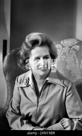 Leader del Partito Conservatore britannico e leader dell'opposizione Margaret Thatcher, Half-length portrait, Marion K. Trikosko, U.S. News & World Report Magazine Photograph Collection, settembre 1975 Foto Stock