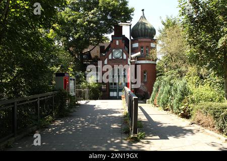 Die Gaststätte Factory Hasselbrook am S-Bahnhof Hasselbrook. Nach über 30 Jahren schließt das Restaurant AM 31. Juli für immer Seine Pforten. Eilbek Hamburg *** il ristorante Factory Hasselbrook alla stazione di Hasselbrook dopo più di 30 anni, il ristorante chiude definitivamente le sue porte il 31 luglio Eilbek Hamburg Foto Stock