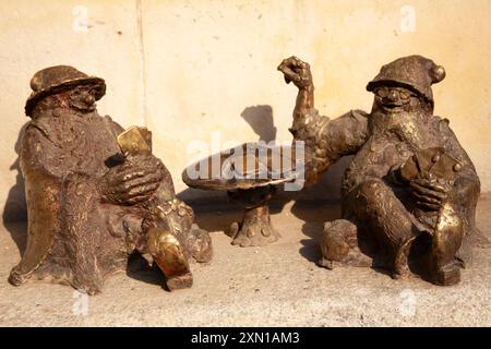 Gnomi sul sentiero degli gnomi a Breslavia in Polonia in Europa Foto Stock