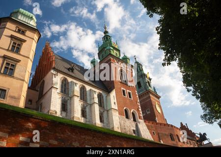 Cattedrale di Wawel nel complesso del castello sulla collina di Wawel nella città vecchia di Cracovia in Polonia in Europa Foto Stock