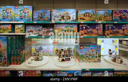 Espositore del set LEGO nel negozio di giocattoli Foto Stock