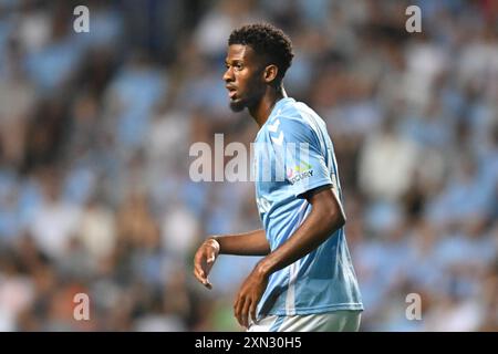 Justin OBikwu (49 Coventry City) guarda durante l'amichevole pre-stagione tra Coventry City e Everton alla Coventry Building Society Arena di Coventry martedì 30 luglio 2024. (Foto: Kevin Hodgson | mi News) crediti: MI News & Sport /Alamy Live News Foto Stock