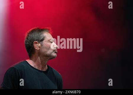 REGNO UNITO. 28 luglio 2024. David Duchovny si esibisce dal vivo sul secondo palco del Latitude Festival. Il Latitude Festival torna a Henham Park, Suffolk. Musica dal vivo dal festival inclusa sul palco principale / Obelisk Arena tra cui Lottery Winners, The Darkness, Rag N Bone Man, Nile Rogers e Chic e Duran Duran. Dal vivo al secondo stadio David Duchovny suona dal vivo con la sua band. (Foto di Bonnie Britain/SOPA Images/Sipa USA) credito: SIPA USA/Alamy Live News Foto Stock