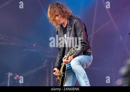 REGNO UNITO. 28 luglio 2024. Dan Hawkins dei The Darkness si esibisce sul palco principale del Latitude Festival. Il Latitude Festival torna a Henham Park, Suffolk. Musica dal vivo dal festival inclusa sul palco principale / Obelisk Arena tra cui Lottery Winners, The Darkness, Rag N Bone Man, Nile Rogers e Chic e Duran Duran. Dal vivo al secondo stadio David Duchovny suona dal vivo con la sua band. Credito: SOPA Images Limited/Alamy Live News Foto Stock