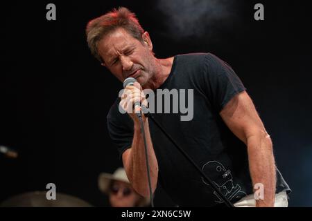 REGNO UNITO. 28 luglio 2024. David Duchovny si esibisce dal vivo sul secondo palco del Latitude Festival. Il Latitude Festival torna a Henham Park, Suffolk. Musica dal vivo dal festival inclusa sul palco principale / Obelisk Arena tra cui Lottery Winners, The Darkness, Rag N Bone Man, Nile Rogers e Chic e Duran Duran. Dal vivo al secondo stadio David Duchovny suona dal vivo con la sua band. Credito: SOPA Images Limited/Alamy Live News Foto Stock