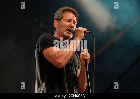 REGNO UNITO. 28 luglio 2024. David Duchovny si esibisce dal vivo sul secondo palco del Latitude Festival. Il Latitude Festival torna a Henham Park, Suffolk. Musica dal vivo dal festival inclusa sul palco principale / Obelisk Arena tra cui Lottery Winners, The Darkness, Rag N Bone Man, Nile Rogers e Chic e Duran Duran. Dal vivo al secondo stadio David Duchovny suona dal vivo con la sua band. Credito: SOPA Images Limited/Alamy Live News Foto Stock