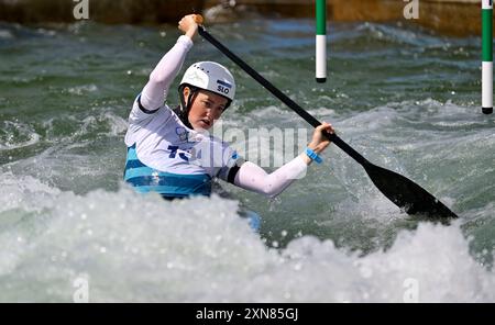 Parigi, Francia. 30 luglio 2024. Giochi olimpici di Parigi 2024. Slalom canoa. Stadio Olimpico Nautico. Parigi. Eva Alina Hocevar (SLO) nella competizione Women's Canoe Single Heats (WC1) durante le Olimpiadi di Parigi del 2024 allo Stadio Nautico Olimpico di Francia. Crediti: Sport in foto/Alamy Live News Foto Stock