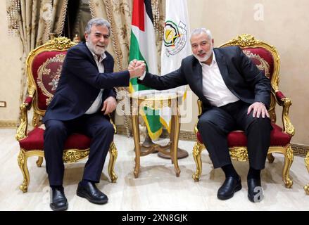 Il capo palestinese di Hamas nella striscia di Gaza Ismail Haniyeh, incontra membri della Jihad islamica negli ARCHIVI DEL Cairo il capo palestinese di Hamas nella striscia di Gaza Ismail Haniyeh, incontra membri della Jihad islamica al Cairo il 3 dicembre 2019.le guardie rivoluzionarie iraniane hanno dichiarato luglio 31, 2024 che il capo del gruppo militante palestinese di Hamas, Ismail Haniyeh, fu ucciso a Teheran insieme ad una delle sue guardie del corpo. Foto di Office Media Cairo Egitto territorio palestinese 310724 Archive Haniyeh 003 Copyright: XapaimagesxOfficexMediaxxxapaimagesx Foto Stock