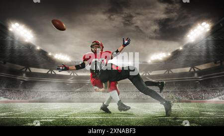 Immagine dinamica di due giocatori di football americano in movimento su un'arena all'aperto con tribune piene, in competizione per la vittoria. Rendering 3D dello stadio Foto Stock